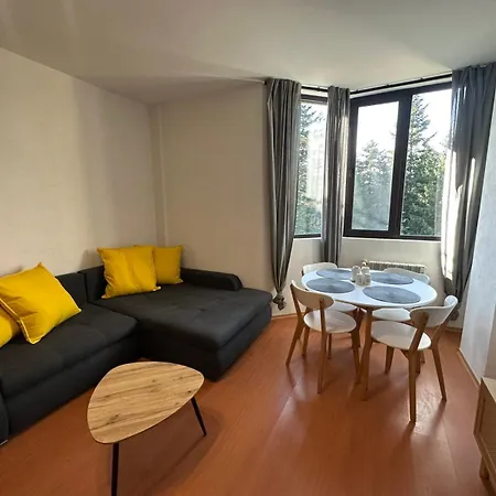Snowline Flora Apartamento *